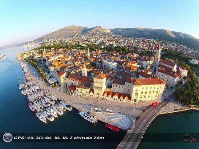 Villa Marta Apartmani Trogir Extérieur photo